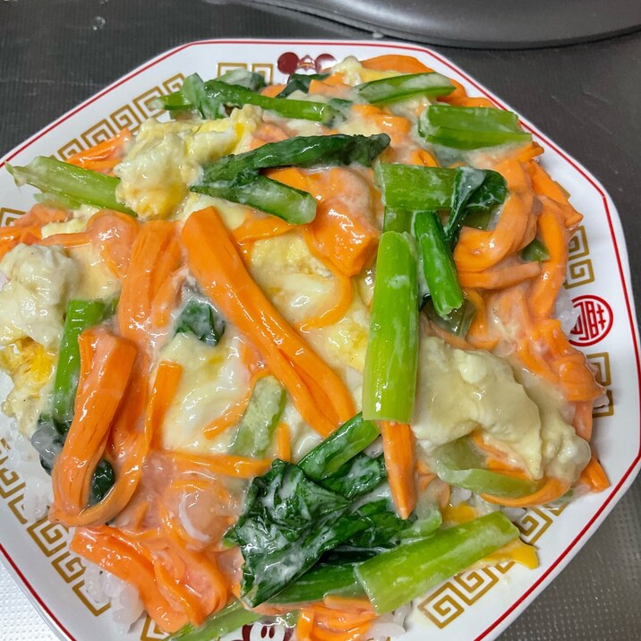 小松菜と玉子の炒めでカニカマあんかけ丼